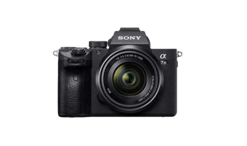 Sony α 7 III + 28-70mm Lens Kit (24.2MP, Black)